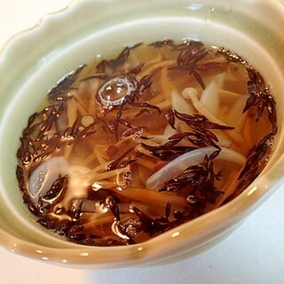 柿の木茸と新玉葱とひじきの澄まし汁